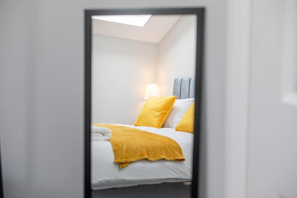 Modern Apartment Free Off Road Parking King Bed Suite 9 Ноттингем Экстерьер фото